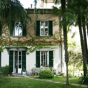 Derriere Bed & Breakfast