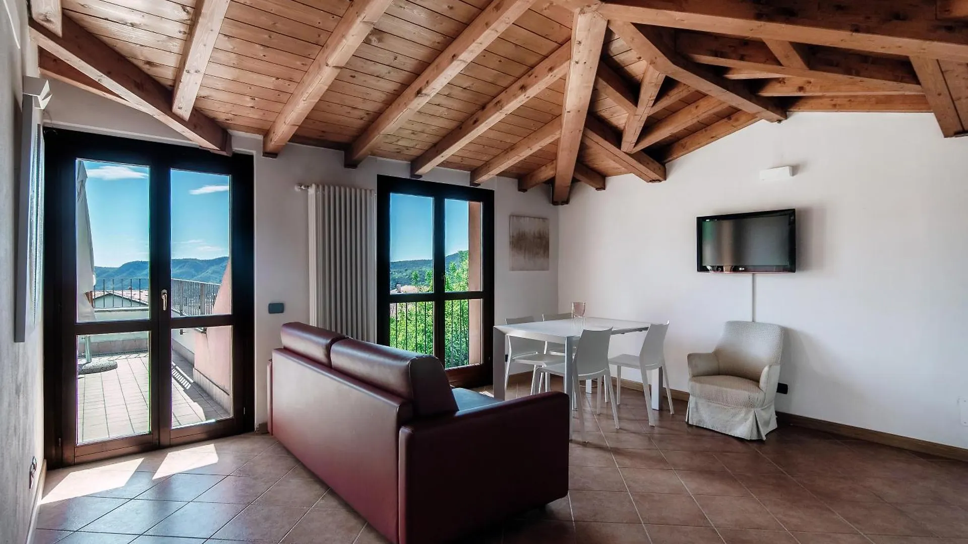 Relax Tra Montagna E Lago - Private Parking Apartment Cernobbio